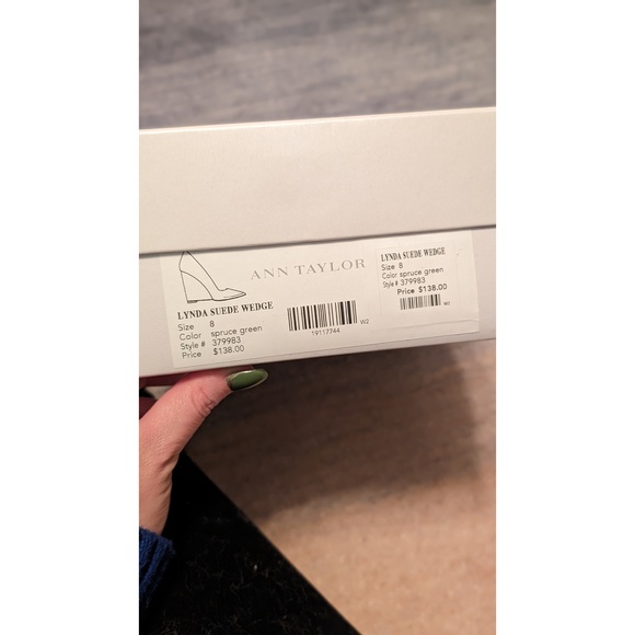 Ann Taylor Almond Toe Lynda Suede Wedge Spruce Green Sz 8 - Picture 2 of 2